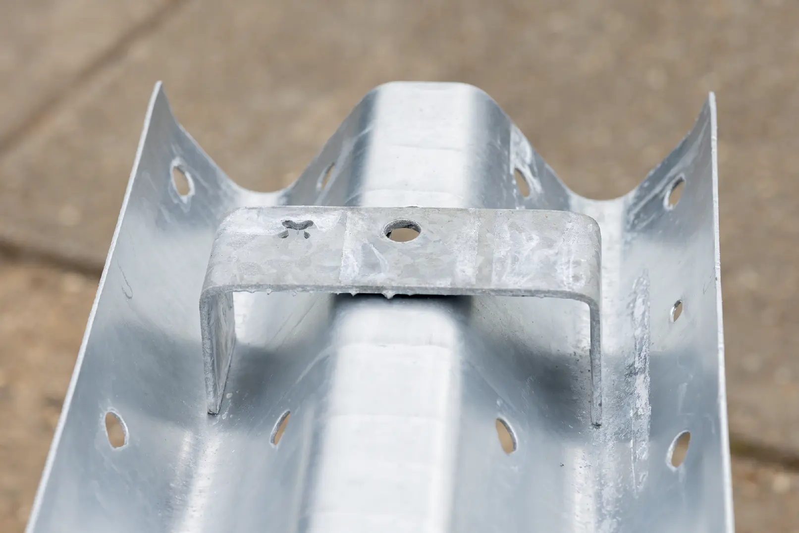 vangrail plaatsen steunbeugel