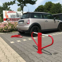 Parkeerbarrière met 8mm driehoeksslot voor in beton rood/wit