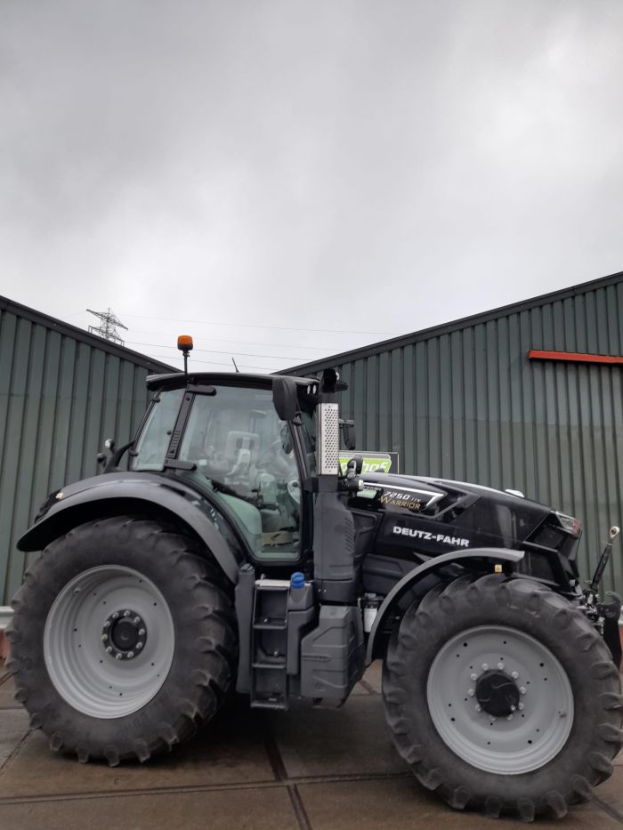 Deutz Fahr 7250 TTV Black Warrior