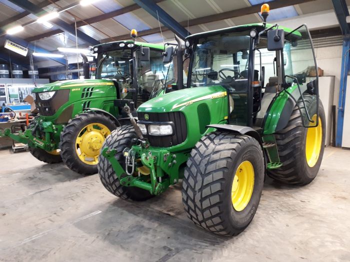 John Deere 5720