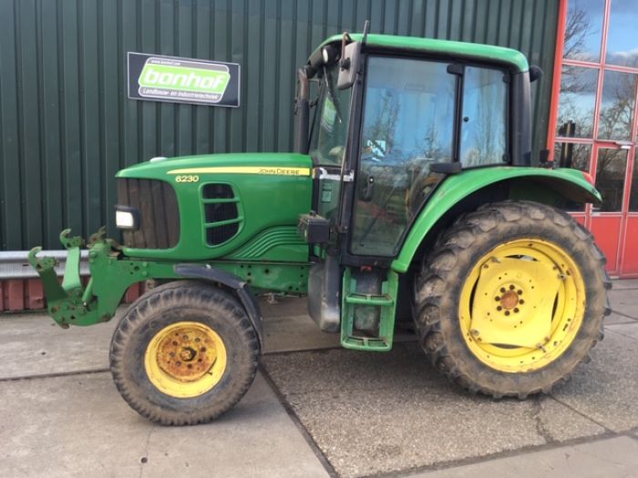 John Deere 6230