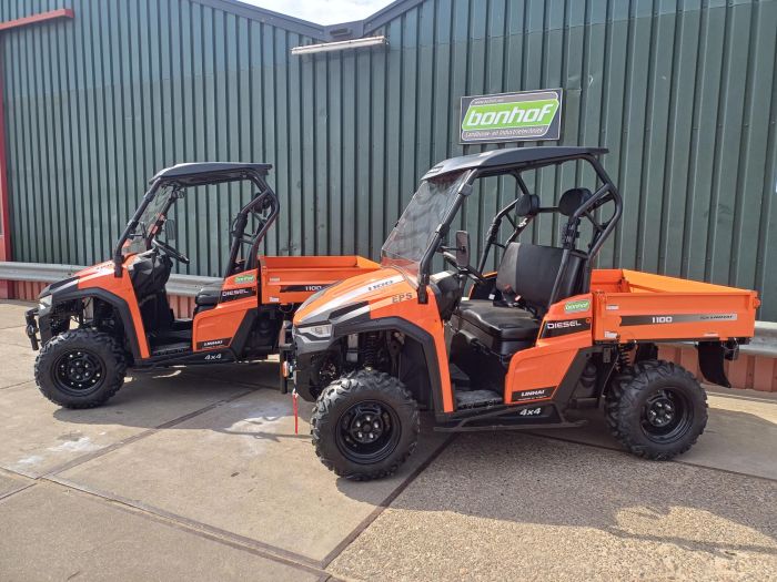 Diverse UTV voertuigen en aanhangers
