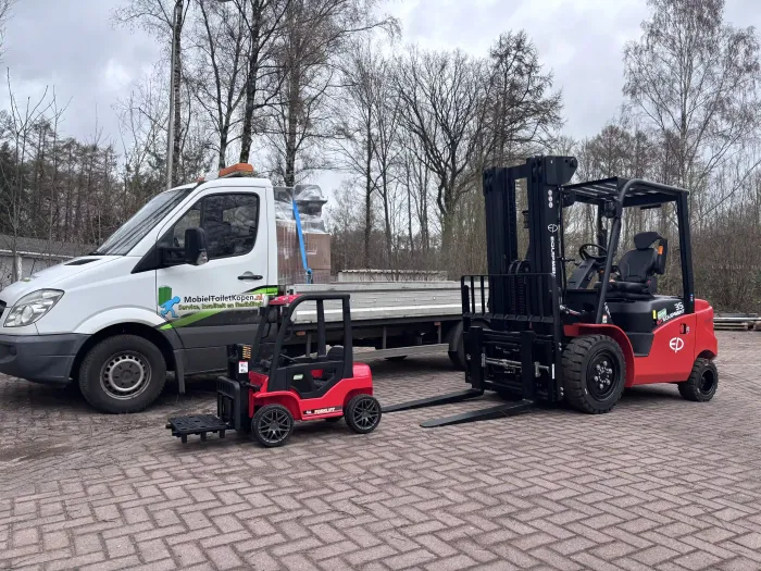 Takeuchi minigravers en EP heftruck afgeleverd