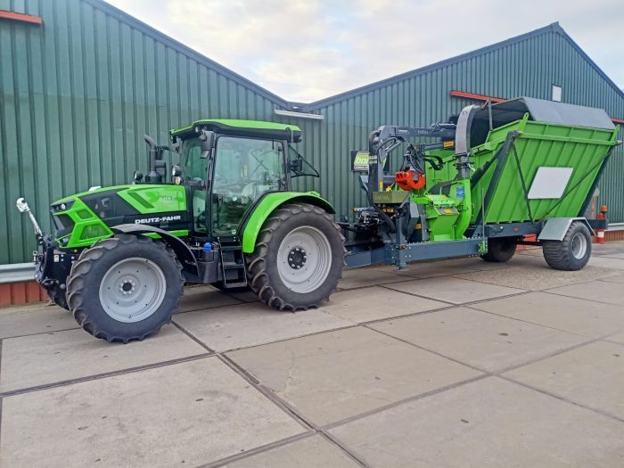 Deutz Fahr 6115 C met Heizohack chipper combi