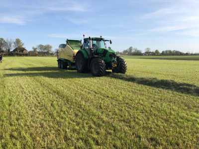 Deutz Fahr 6185 TTV Warrior & Krone Comprima CF 155 XC