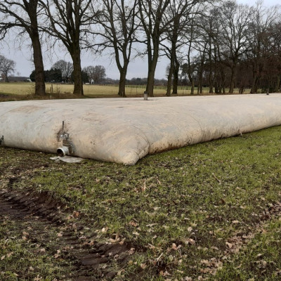 Diverse verplaatsbare mestzakken
