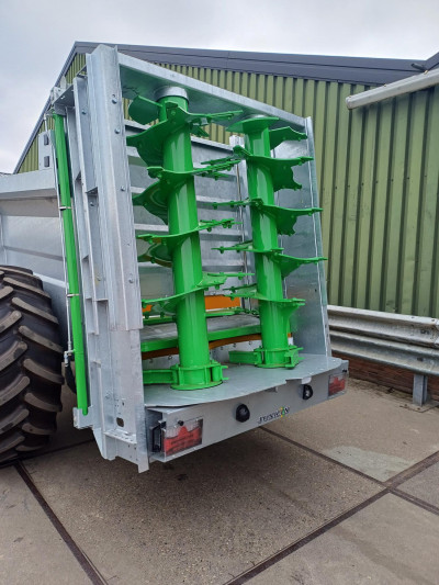 Joskin Siroko 4010 9V stalmestverspreider afgeleverd