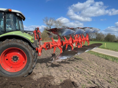Nieuwe Kuhn Varimaster L Ploeg afgeleverd