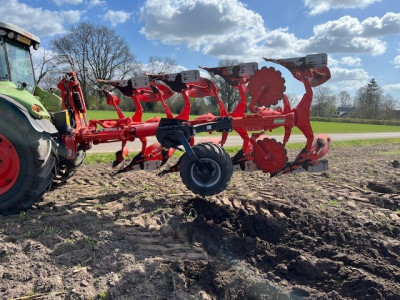 Nieuwe Kuhn Varimaster L Ploeg afgeleverd