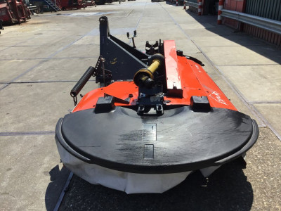 Kuhn 300 F Frontmaaier