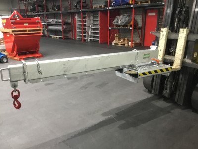- - Heftruck Kraanarm