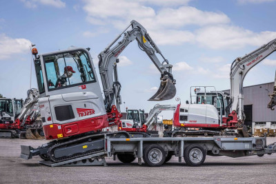 Takeuchi TB325 R Binnendraaier