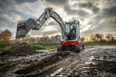 Takeuchi TB335 R Binnendraaier