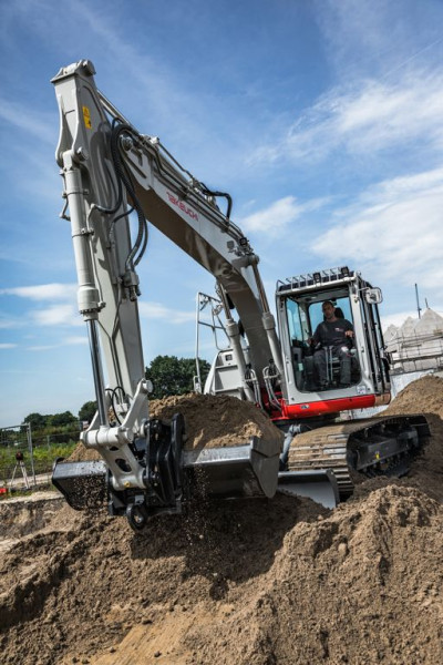 Takeuchi TB2150R Monoboom Graafmachine