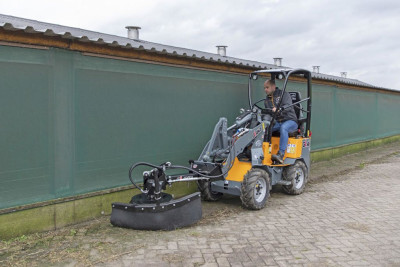 Giant G1100 Shovel