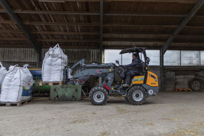 Giant G2200E Shovel
