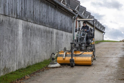Giant G2200E Shovel