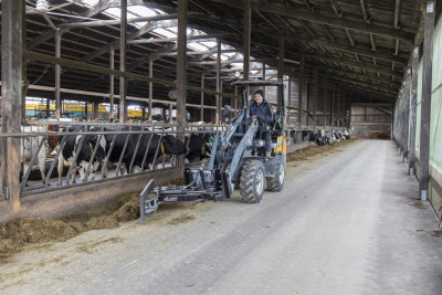 Giant G2200E Shovel
