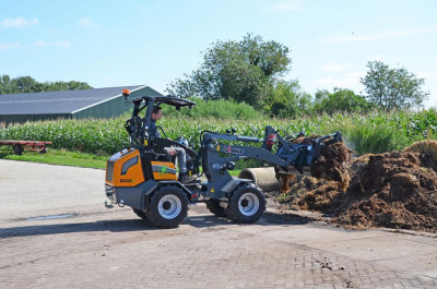 Giant G2200E Shovel
