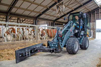 Giant G2200E Shovel