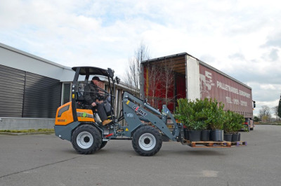 Giant G2200E Shovel
