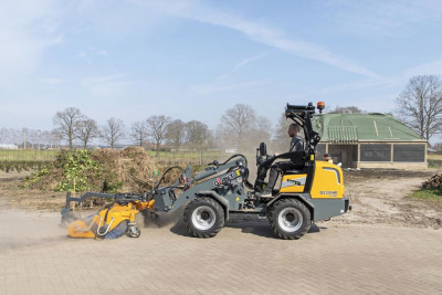 Giant G2300 X-TRA Shovel