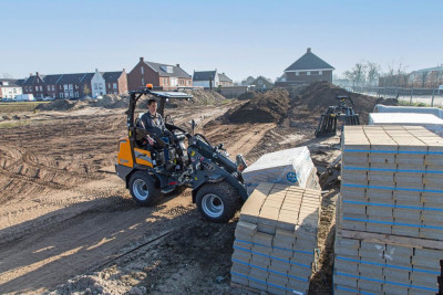 Giant G2300 X-TRA Shovel
