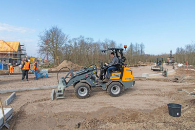 Giant G2300 X-TRA Shovel