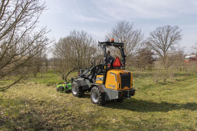 Giant G2300 X-TRA Shovel