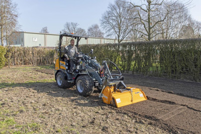 Giant G2300 X-TRA Shovel