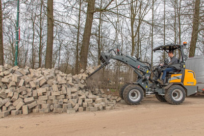 Giant G2300 X-TRA Shovel