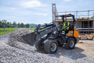 Giant G2700 HD+ Shovel
