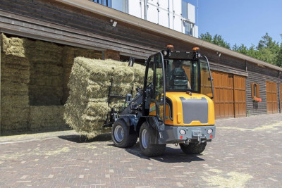 Giant G2700E Shovel