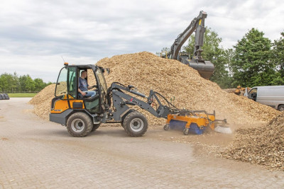 Giant G2700E Shovel