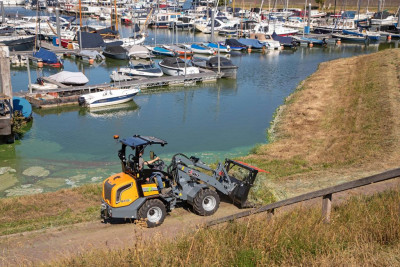 Giant G2700E Shovel
