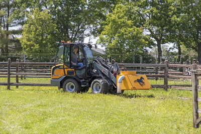 Giant G2700E Shovel