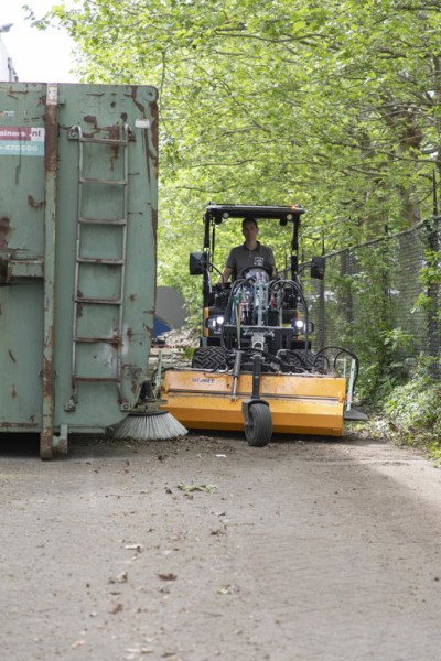Giant G2700E X-TRA Shovel