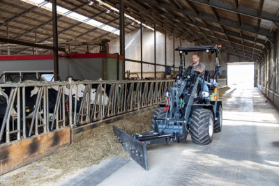 Giant G2700E X-TRA HD Shovel