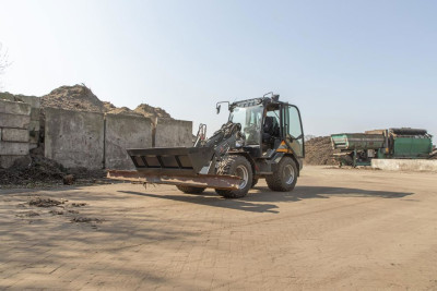 Giant G3500 X-TRA Shovel