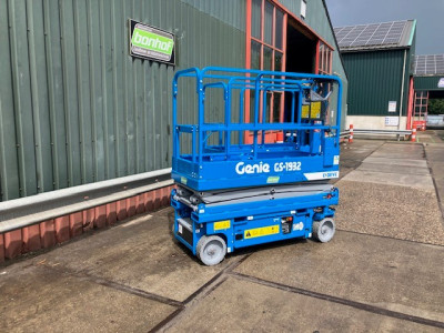 Twee nieuwe Genie GS‑1932 E‑Drive schaarhoogwerkers