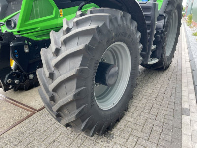 Deutz Fahr 6180 AGROTRON TTV Tractor
