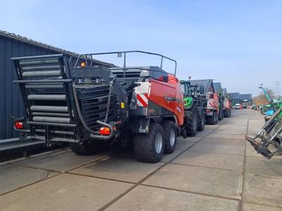 Maar liefst drie grote balenpersen van Kuhn