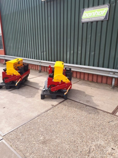 2x Vredo Turffix 95 doorzaaimachine