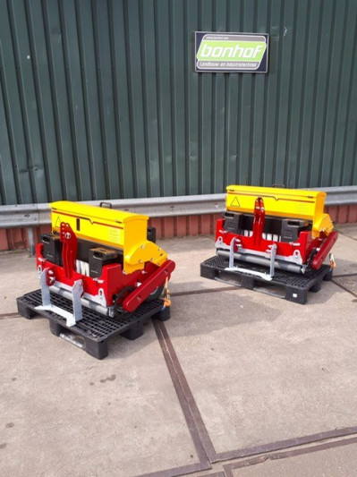 2x Vredo Turffix 95 doorzaaimachine