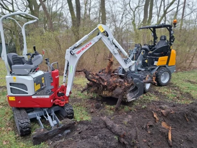 Takeuchi minigravers en EP heftruck afgeleverd