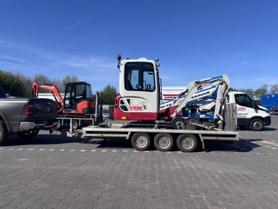 Takeuchi minigravers en EP heftruck afgeleverd