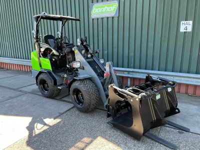Giant G2300 shovel in bedrijfskleuren